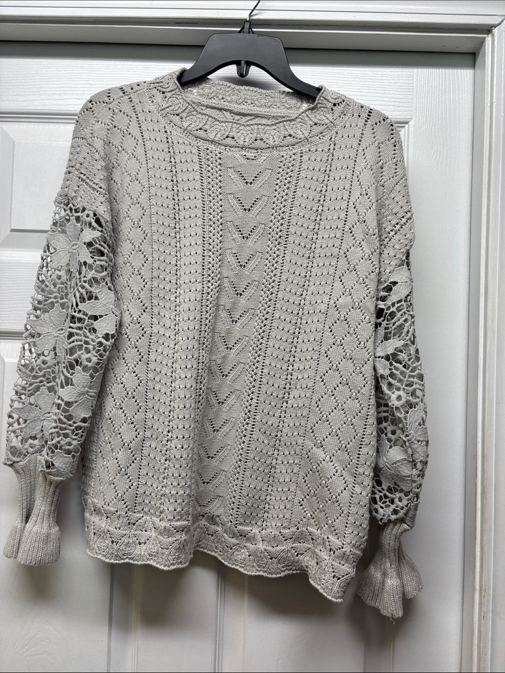 Light Gray Crochet Sleeve Knit Sweater - Lightweight Women's M